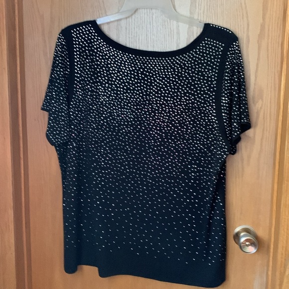 Short sleeve dressy t-shirt with studs - Picture 3 of 4